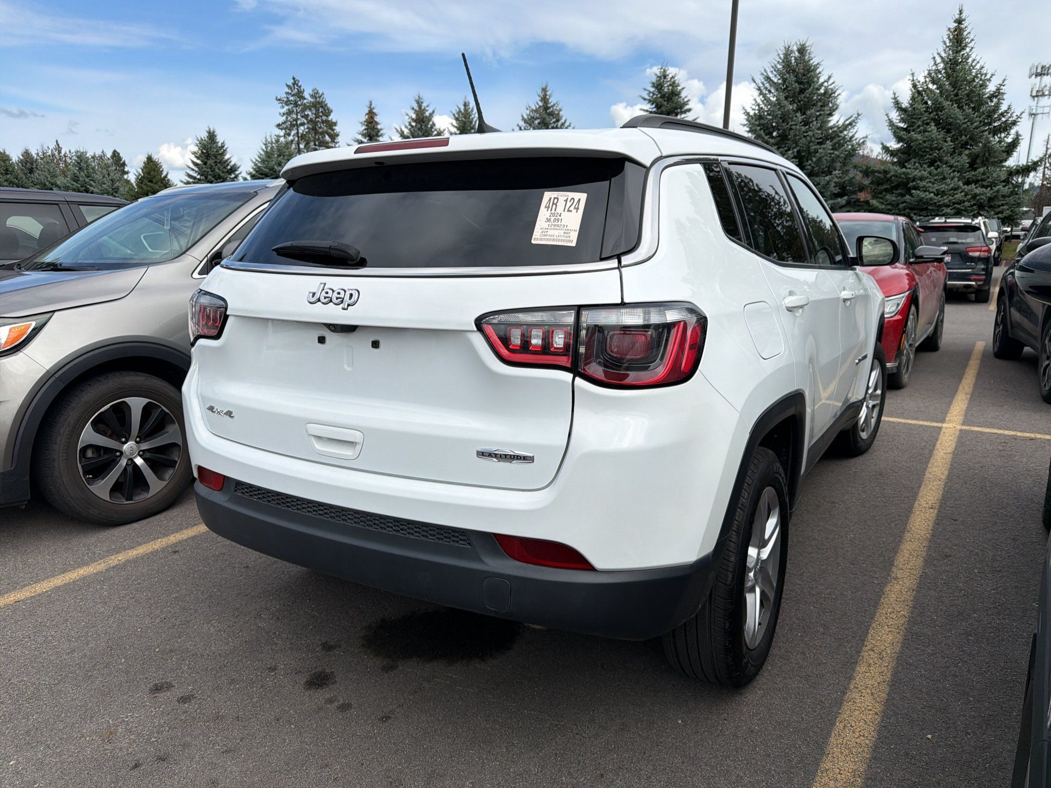 Used 2024 Jeep Compass Latitude AWD/4WD image 3