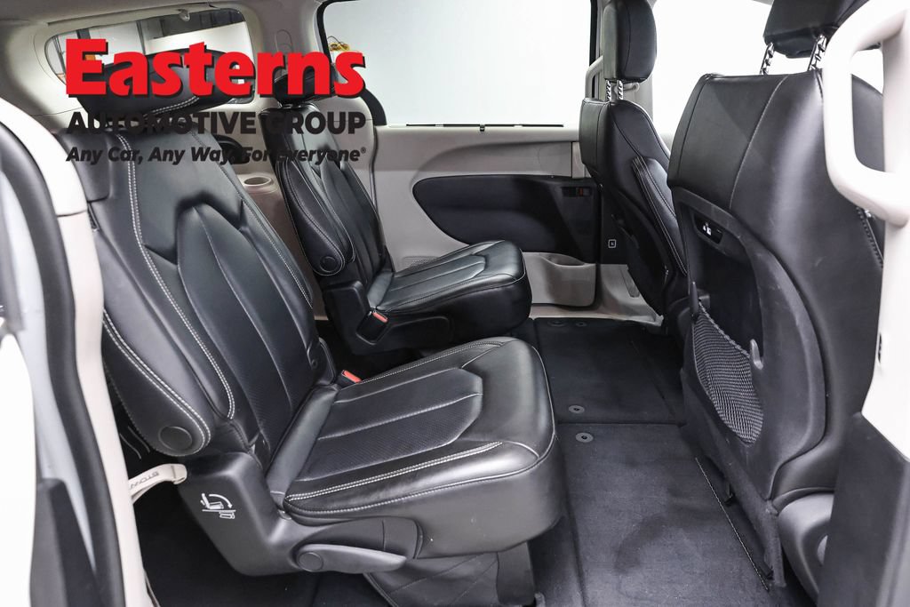 Used 2023 Chrysler Pacifica Touring-L FWD image 25