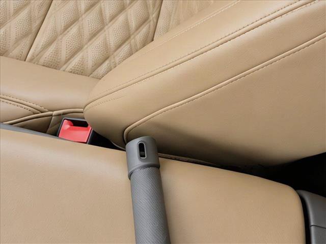 Used 2021 Cadillac Escalade Premium Luxury w/ LPO, Illumination Package AWD/4WD image 20