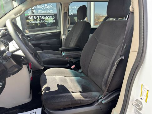 Used 2015 Dodge Grand Caravan American Value Package image 16