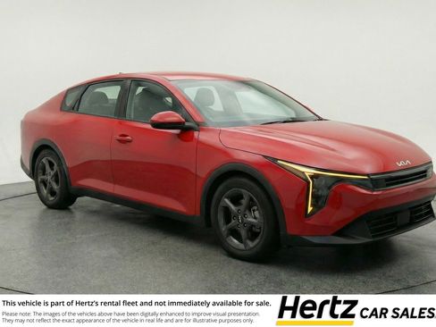 Used 2025 Kia K4 LXS image 1