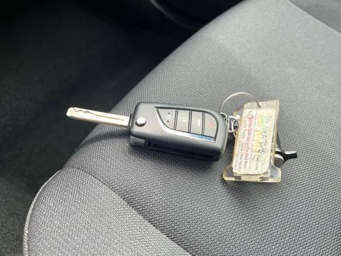 Used 2025 Toyota Corolla LE FWD image 21