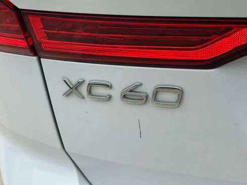 Used 2020 Volvo XC60 T5 Momentum AWD/4WD image 13