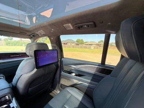 Used 2025 Cadillac Escalade IQ Luxury 2 AWD/4WD image 23