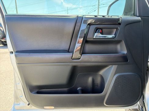 Used 2016 Toyota 4Runner Trail Premium AWD/4WD image 30