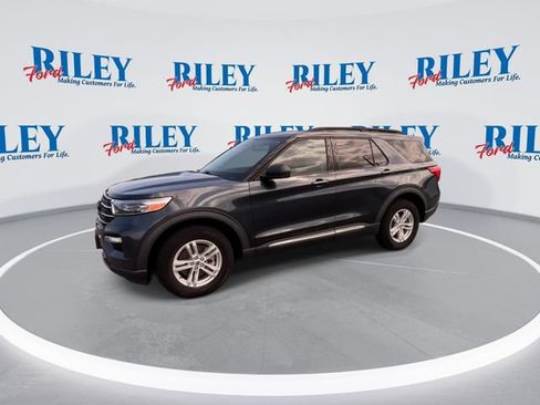 Certified 2022 Ford Explorer XLT w/ Equipment Group 202A AWD/4WD image 4