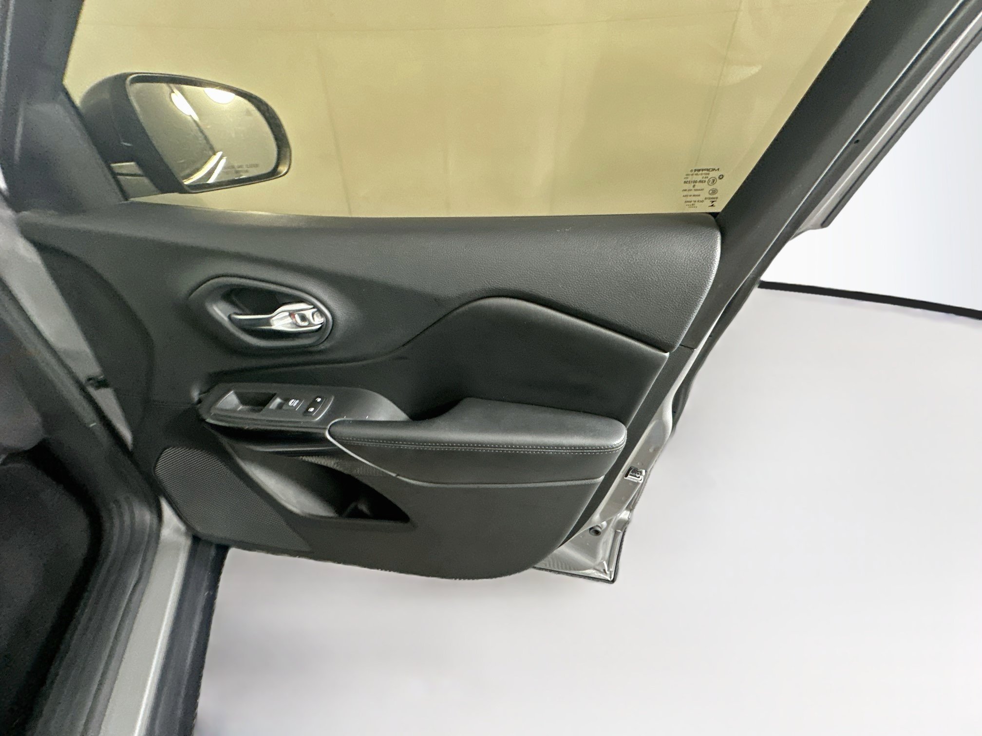 Used 2020 Jeep Cherokee Latitude Plus FWD image 30