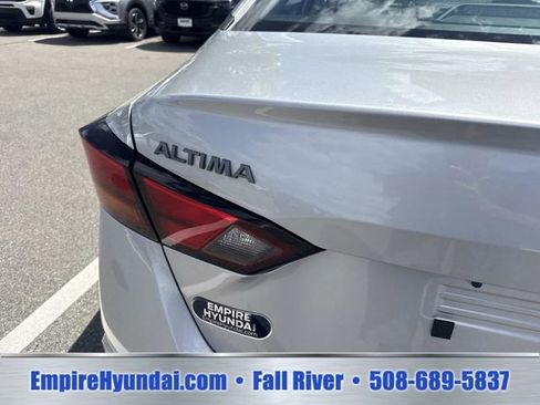 Used 2024 Nissan Altima 2.5 SV FWD image 5