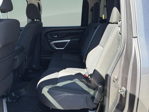 Used 2017 Nissan Titan SV image 21