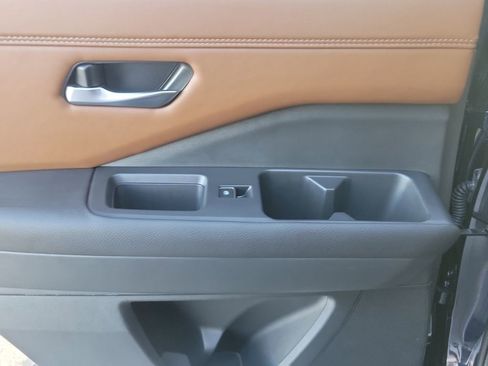 Used 2025 Nissan Pathfinder Platinum w/ Cargo Package image 8