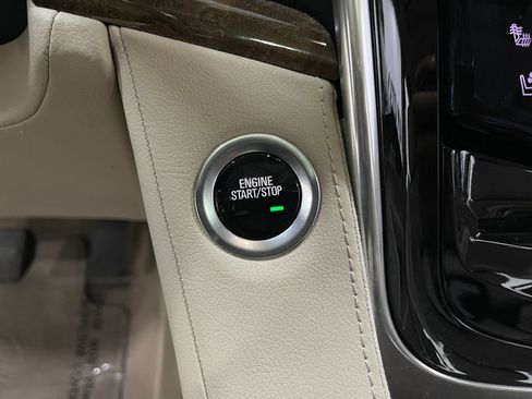 Used 2020 Cadillac Escalade Premium Luxury AWD/4WD image 20