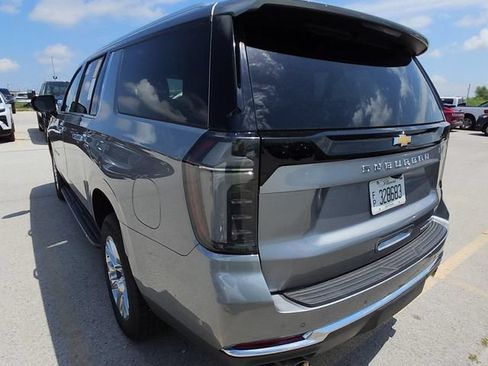 Used 2026 Chevrolet Suburban Premier AWD/4WD image 8