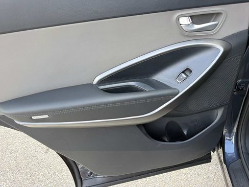 Used 2018 Hyundai Santa Fe SE FWD image 11