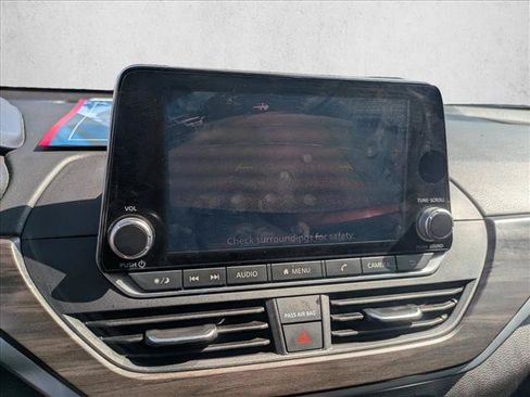 Used 2025 Nissan Altima 2.5 SV FWD image 13