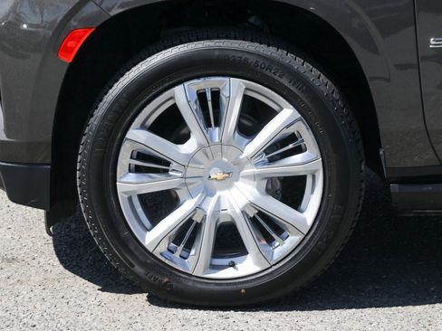 Used 2021 Chevrolet Suburban High Country w/ Premium Package image 49