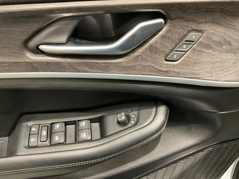 Used 2023 Jeep Grand Cherokee L Limited w/ Black Appearance Package AWD/4WD image 9
