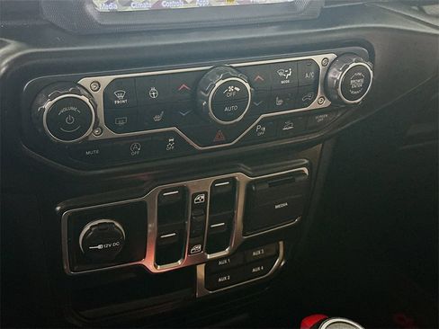 Used 2020 Jeep Gladiator Overland image 18