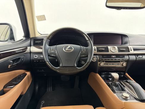 Used 2017 Lexus LS 460 w/ Comfort Package image 27