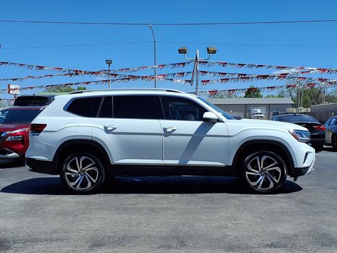 Used 2021 Volkswagen Atlas SEL Premium image 2