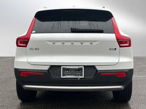 Used 2025 Volvo XC40 B5 Core w/ Protection Package Premier image 4