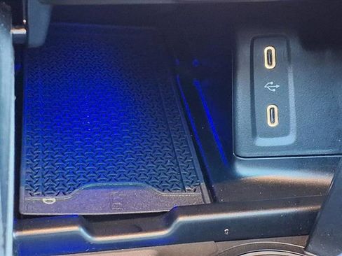 Used 2025 Mercedes-Benz GLC 300 GLC 300 image 8