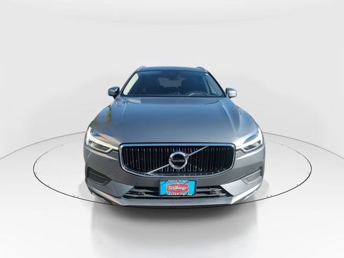 Used 2019 Volvo XC60 T6 Momentum w/ Multimedia Package image 3