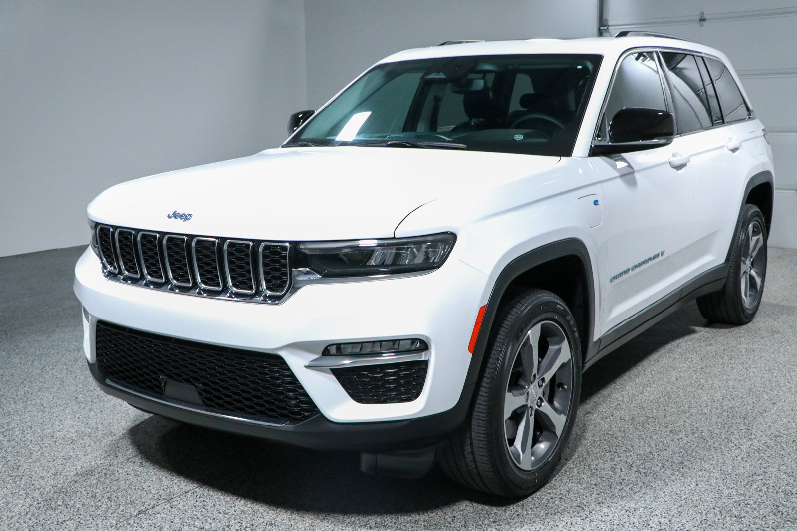Used 2023 Jeep Grand Cherokee 4WD 4xe image 32