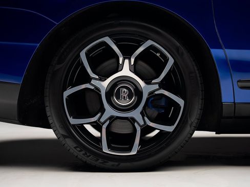 Used 2021 Rolls-Royce Cullinan Black Badge image 36