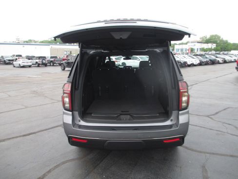 Used 2021 Chevrolet Suburban Z71 AWD/4WD image 8