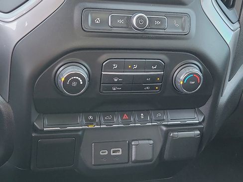 Used 2021 Chevrolet Silverado 1500 Custom image 17