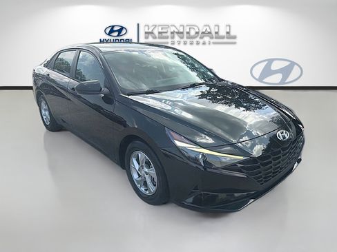 Used 2021 Hyundai Elantra SE FWD image 1