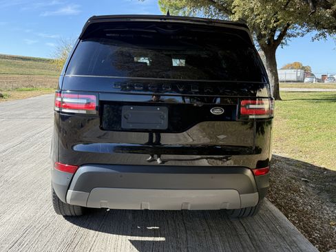 Used 2017 Land Rover Discovery First Edition image 8