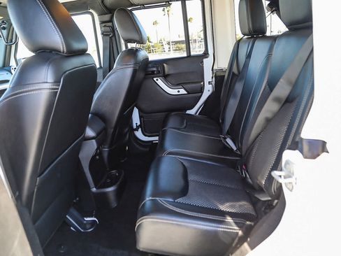Used 2015 Jeep Wrangler Unlimited Sahara AWD/4WD image 18