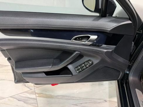 Used 2014 Porsche Panamera image 18