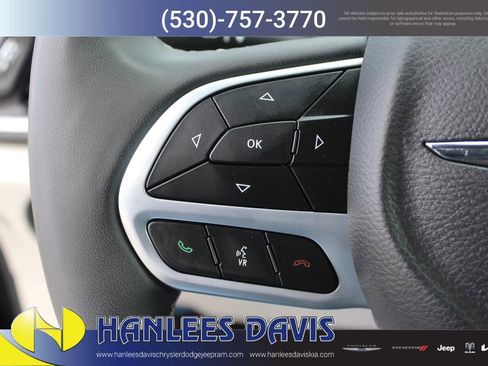 Used 2024 Chrysler Pacifica Touring-L image 31