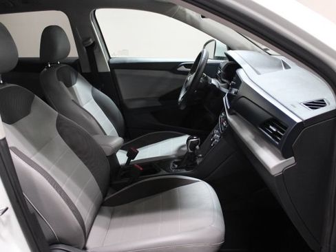 Used 2022 Volkswagen Taos SE w/ Panoramic Sunroof Package FWD image 26