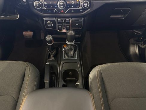 Used 2025 Jeep Wrangler Unlimited Sahara AWD/4WD image 17