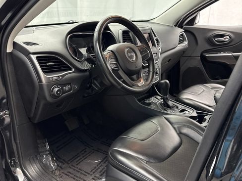 Used 2019 Jeep Cherokee Latitude Plus w/ Comfort/Convenience Group AWD/4WD image 9