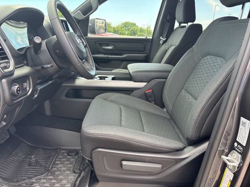 New 2026 RAM 1500 Express AWD/4WD image 13