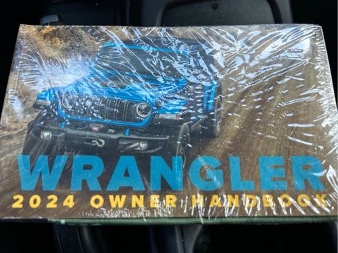 Used 2024 Jeep Wrangler Unlimited Rubicon AWD/4WD image 18