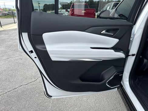 Used 2025 Chevrolet Traverse High Country image 23