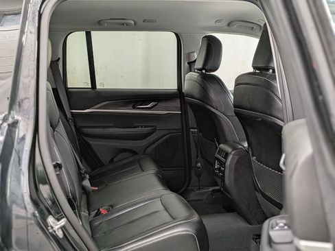 Used 2023 Jeep Grand Cherokee Limited w/ Black Appearance Package image 21