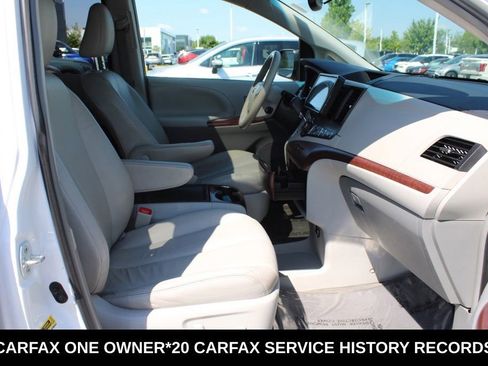 Used 2014 Toyota Sienna XLE w/ XLE Premium Package FWD image 20