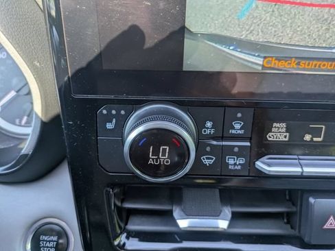 Certified 2024 Toyota Highlander XLE AWD/4WD image 33