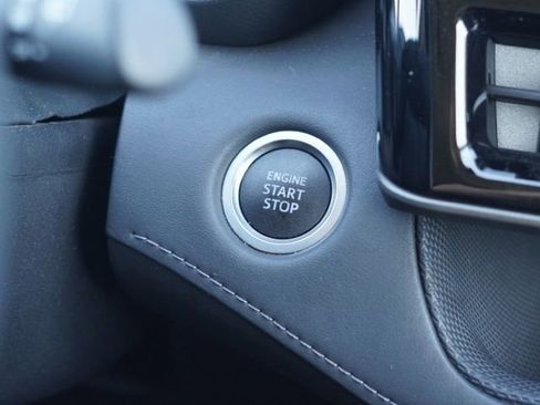 Used 2021 Toyota Highlander Limited FWD image 25