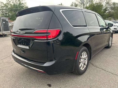 Used 2026 Chrysler Pacifica Select FWD image 5