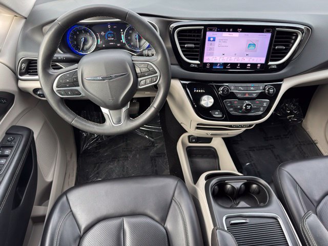 Used 2023 Chrysler Pacifica Touring-L FWD image 15
