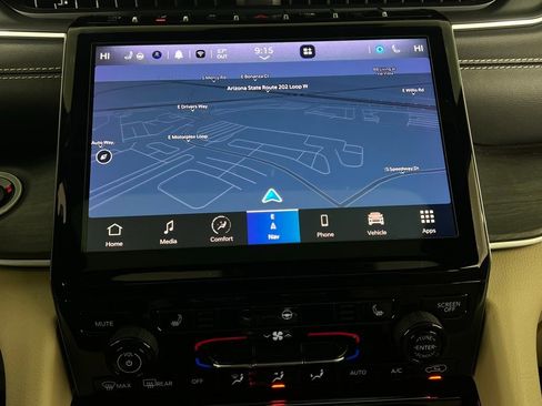 Used 2023 Jeep Grand Cherokee L Limited image 18