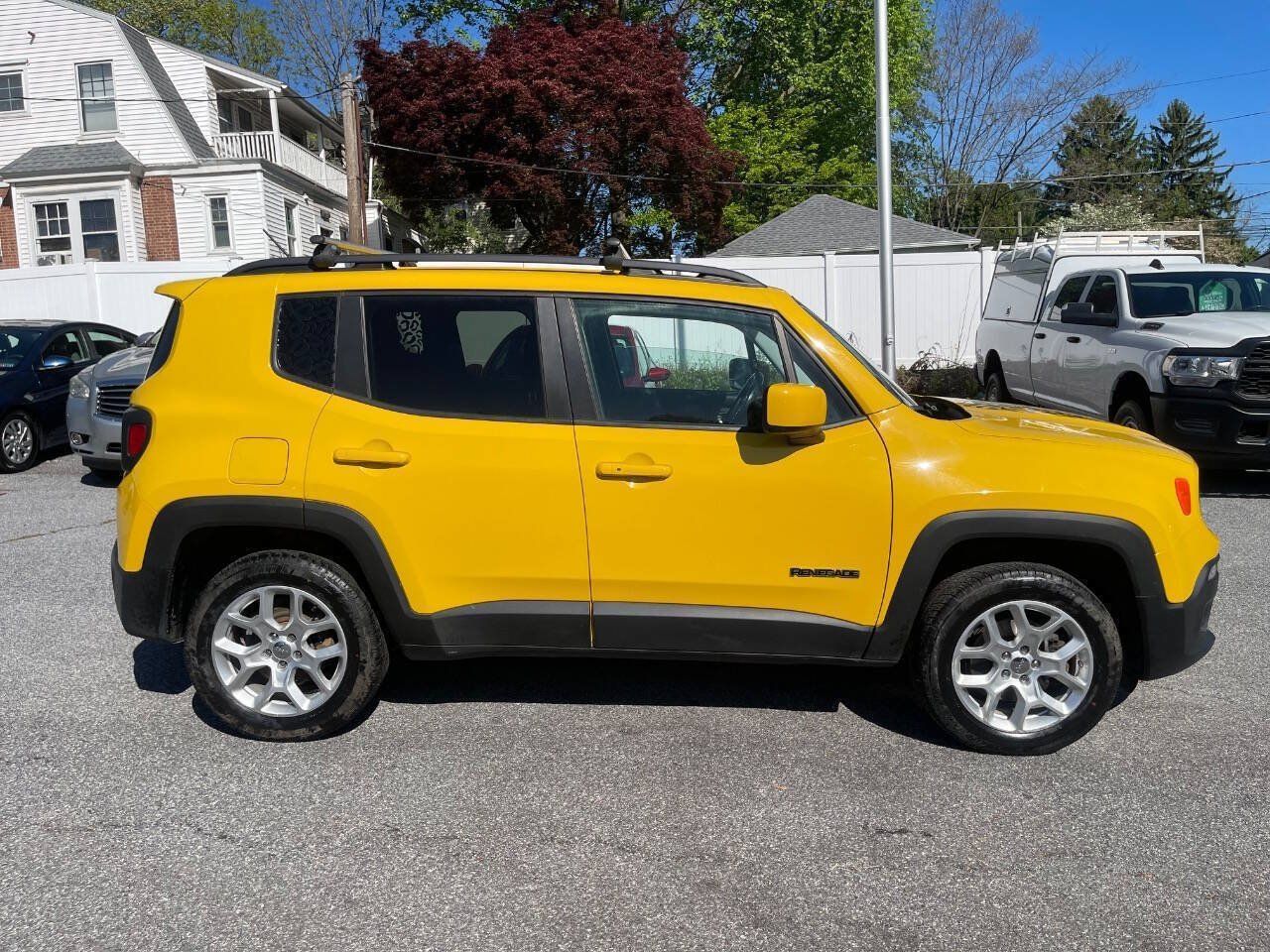 Used 2017 Jeep Renegade Latitude AWD/4WD image 5