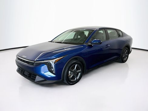 Used 2025 Kia K4 FWD image 3